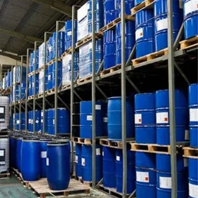 آیا مایع اتیل استات (CAS 141-78-6) با پلاستیک واکنش می دهد؟